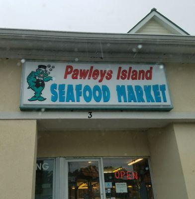 Front Entrance to Pawley's Island Seafood Market.