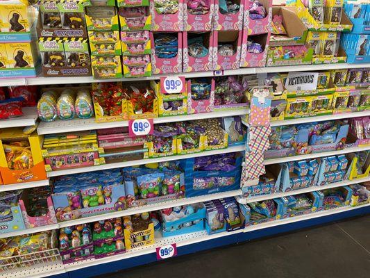 The shelves here are well-stocked with Easter Candy deals.