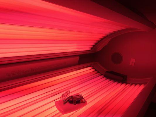 Enjoy a relaxing Red Light session while stimulating Collagen production