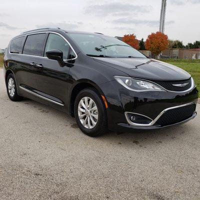 Chrysler Pacifica 7-pass luxury minivan