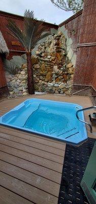 Borneo room. Completely outdoors. Very comfortable tub.