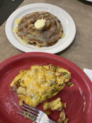 Cinnamon pancake with omelette