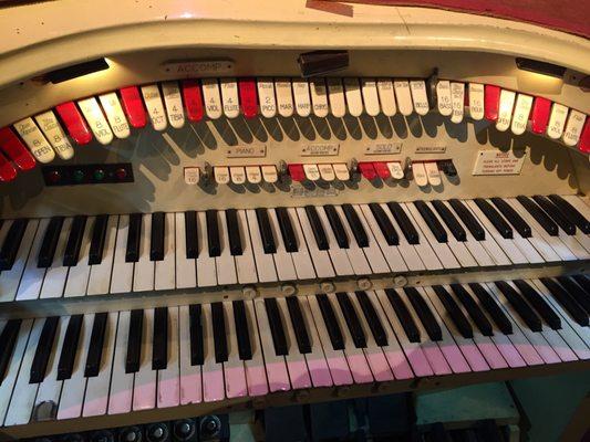 An original Wurlitzer organ!