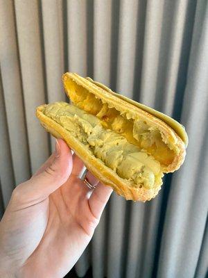 Pistachio Éclair (inside)