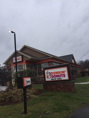 Dunkin Donuts of West Roxbury -- 1435-1445 VFW Parkway @ Junction of Route 109, West Roxbury            Exterior