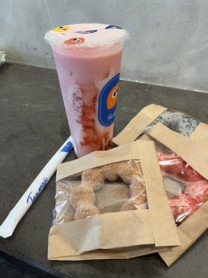 D2 Strawberry Yogurt Slushie D2 F10 Black Sesame Mochi Donut F10 F5 Strawberry Mochi Donut F5