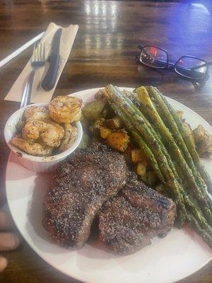 Filet, shrimp, potatoes, and asparagus!