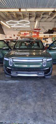 Rivian R1S Llumar ctx ceramic all around and air 80 on the front windshield