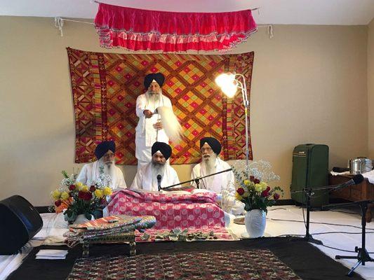 Bhai Jagjit Singh performing Akhandpaath Bhog in Hercules, CA.