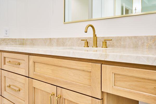 Custom-build vanity with luxurious quartzite countertop