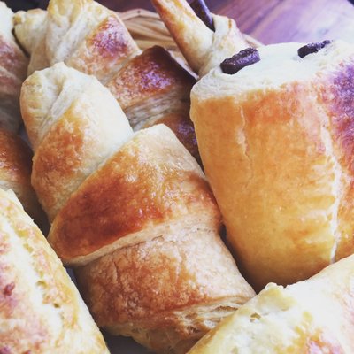 Croissant and Chocolate croissant( roll and cut by hand)