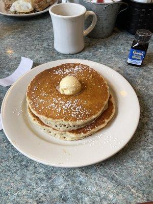 Awesome buttermilk pancakes with bananas- short stack