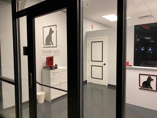 Square Dog Front entrance, Lobby.
 
 #squaredog #squaredoggrooming #squaredoggroomingco