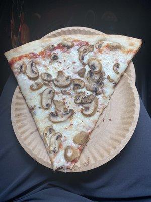 Mushroom pizza slice