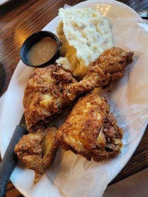 Dry Fried chicken & garlic mashed potatoes