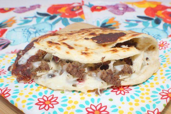 Gordita de asada con queso