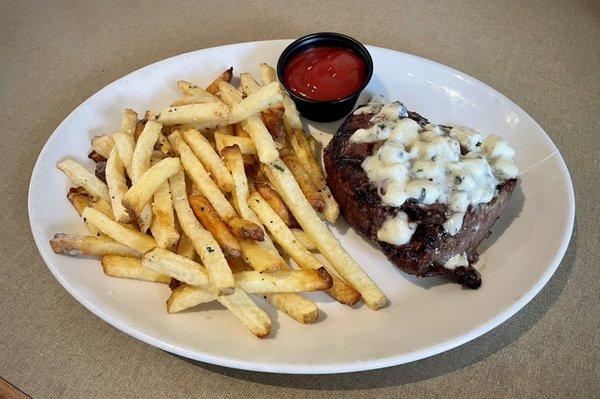 Steak frites with Gorgonzola crust