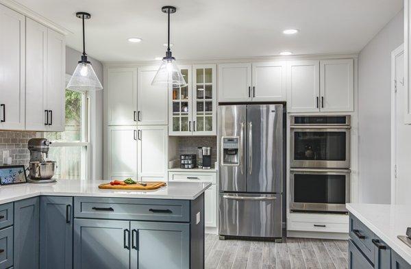 Kitchen & Bathroom remodel in Chantilly, VA with modern cabinetry & appliances