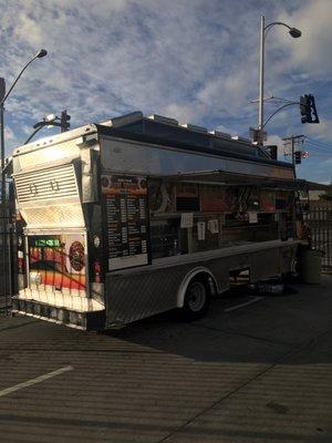 Tacos and birria los nenes food truck!