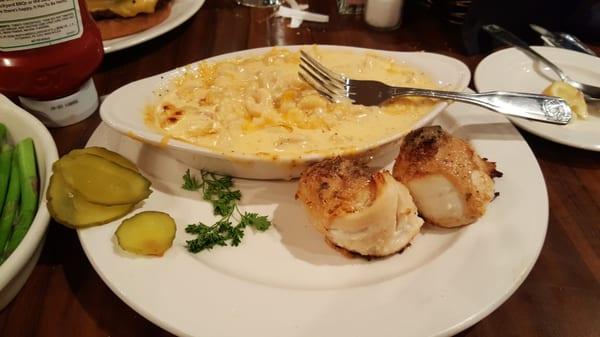 Stuffed flounder with macaroni and cheese.