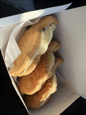 Fresh red bean fish pastry (Bungeoppang)