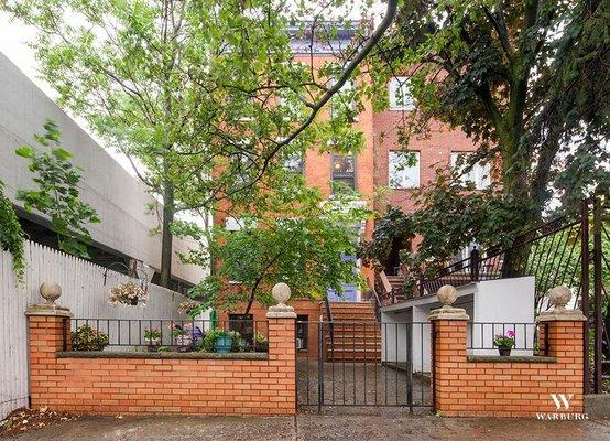 Bright and warm townhouse with front and back garden