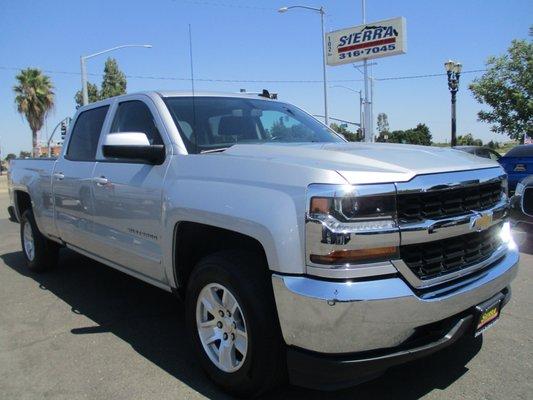 2018 Chevrolet Silverado 4x4 Great selection of cars to choose from!!