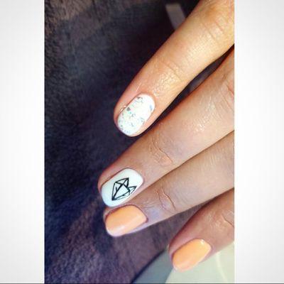 Free hand Geometric Fox On a gel manicure