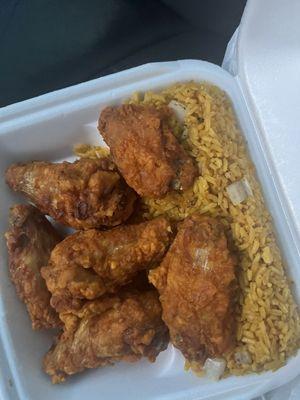 Cheap with the rice, 3 wings no flavors, taste like you eating dough.