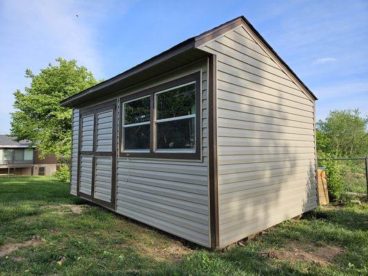 Client needed fresh vinyl siding and soffit on their shed. Simply pick a color and we will make it happen!