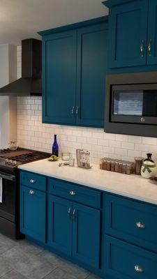 Beautiful blue kitchen cabinets, decorating and design inspirations.