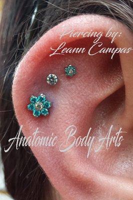 Anatometal flowers and Neometal bezel set gem green and clear swarovski set in ASTM-F136 titanium