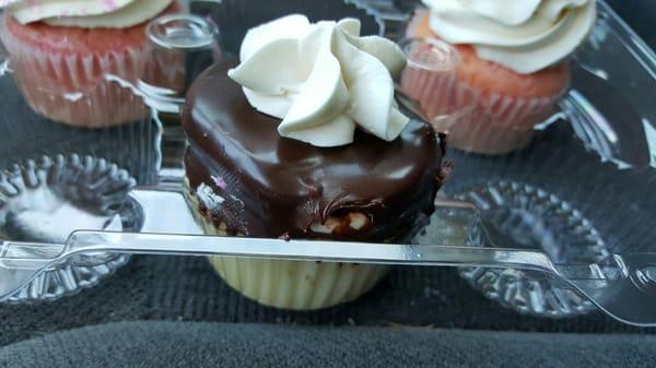 Boston creme pie cupcake