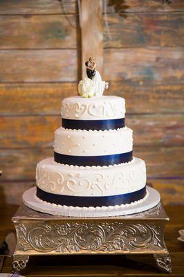 Wedding cake. Photo by Toanven Photography