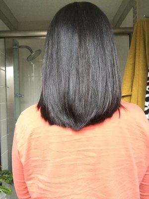 Black of long bob that tapered in hybrid middle. You can all see that the top layer of hair is shorter than the bottom layer.