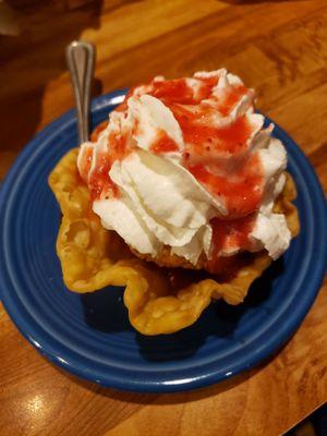 Fried ice cream (strawberry sauce)