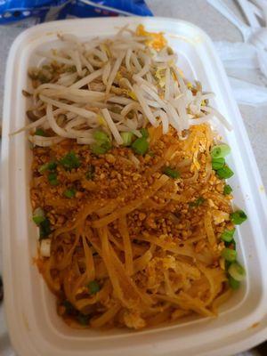 Chicken pad thai