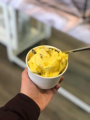 Saffron and pistachio ice cream