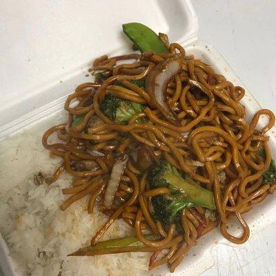 Veggie lo mein -