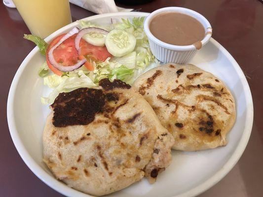 10. 2 Pupusas y Frijoles Combo