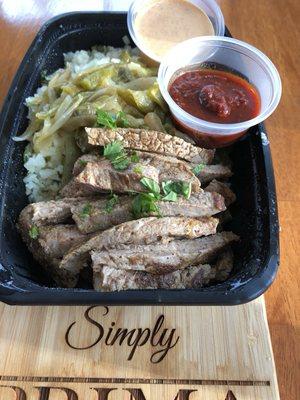 Burrito bowl with smoky salsa and chipotle aioli. Cauliflower/cilantro "rice" and fajita veggies. Choice of steak, carnitas, beans.