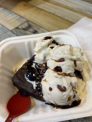 Brownie a la mode. Vanilla nitro ice cream with pecans, caramel and hot fudge.