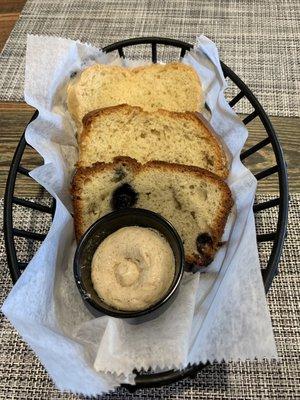 Cake/bread with cinnamon butter