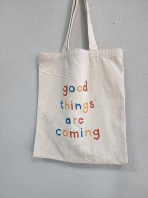 Hanging affirmation tote