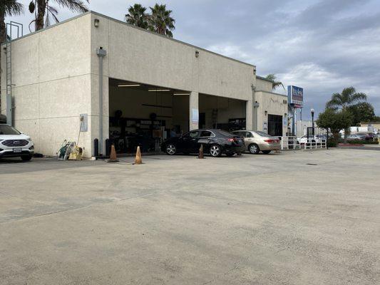 3 smog check bays