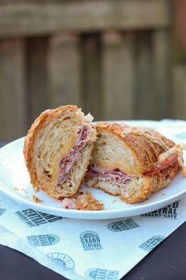 Ham & Cheese croissant