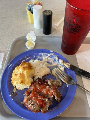 Meatloaf, red mashed potatoes, biscuit, sweet tea.