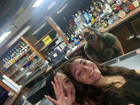 The best bartender and my beautiful cousin‍