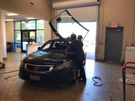 Windshield replacement, Auto Glass, Car Glass installation