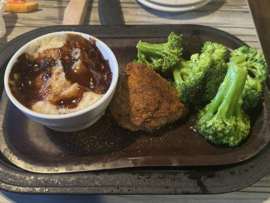 6 oz. Sizzling Sirloin Steak Entree with Whipped Mashed Potatoes & Gravy and Butter Steamed Broccoli